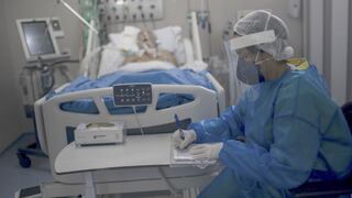 Médicos intensivistas aseguran que Perú está en el peor momento de la pandemia de COVID-19 y no hay camas UCI