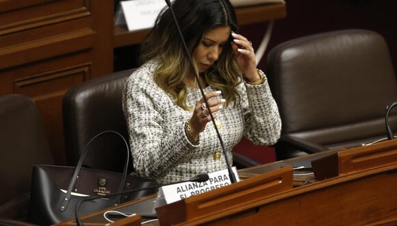 La tercera vicepresidenta del Congreso, Rosselli Amuruz, se salvó de la censura, pero es investigada por la fiscalía. (Foto: Violeta Ayasta/ @photo.gec)