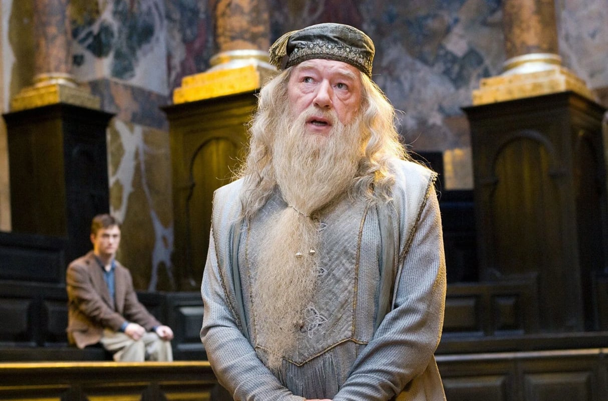 Michael Gambon, actor que dio vida a Albus Dumbledore en “Harry Potter”, falleció a los 82 años. (Foto: WB)