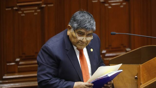 Congreso rechaza censurar al ministro Rómulo Mucho