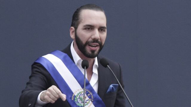 El Salvador: Bukele destituye a ministro ligado a asesinato del poetaRoque Dalton