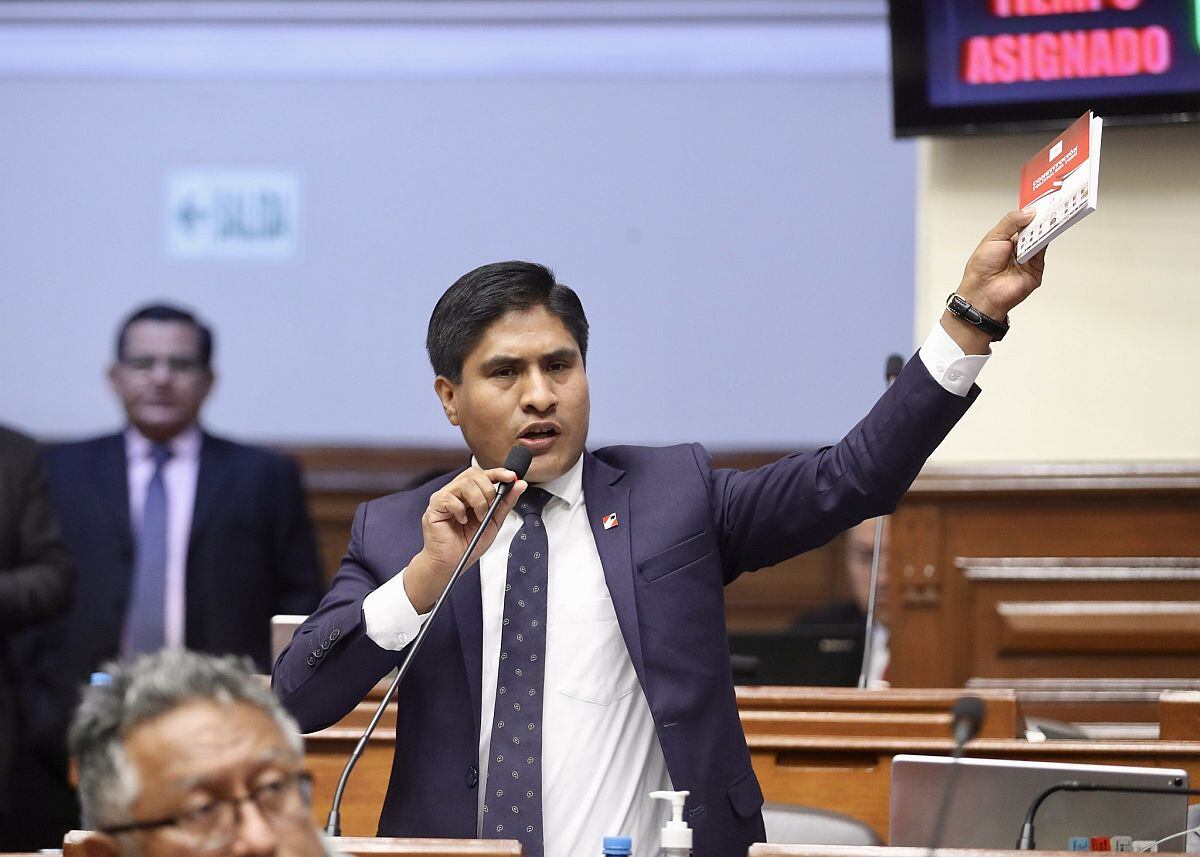 Wilson Soto pide a Eduardo Salhuana y Fernando Rospigliosi priorizar el debate la insistencia de la ley para salir de la Corte IDH. (Foto: Congreso)