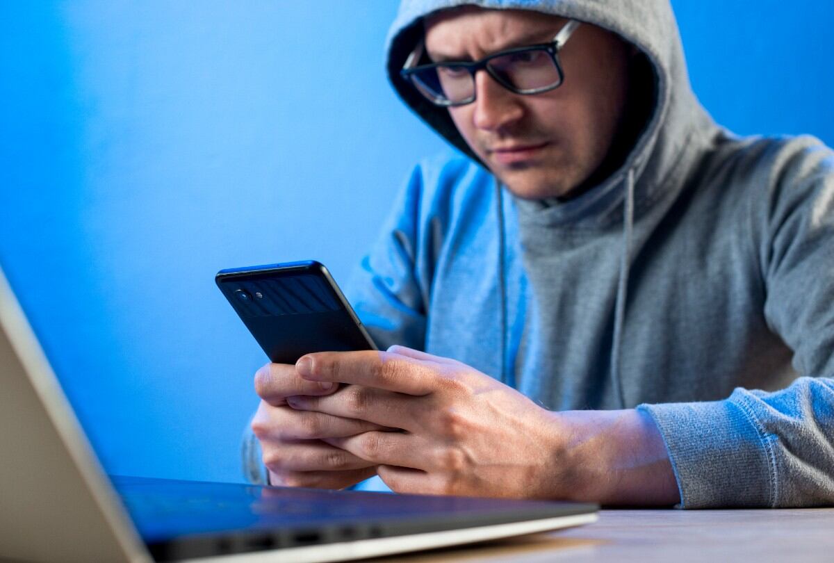 El FBI ha emitido una alerta sobre una nueva modalidad de estafa a través de llamadas telefónicas. | Crédito: Freepik