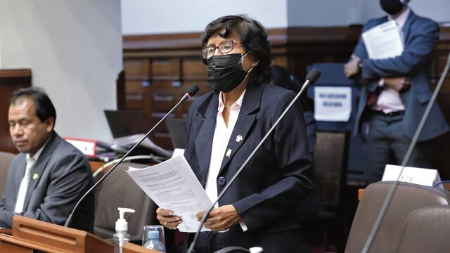 Implican a hija de ministro Gallardo y a congresista Lucinda Vásquez en venta de examen docente