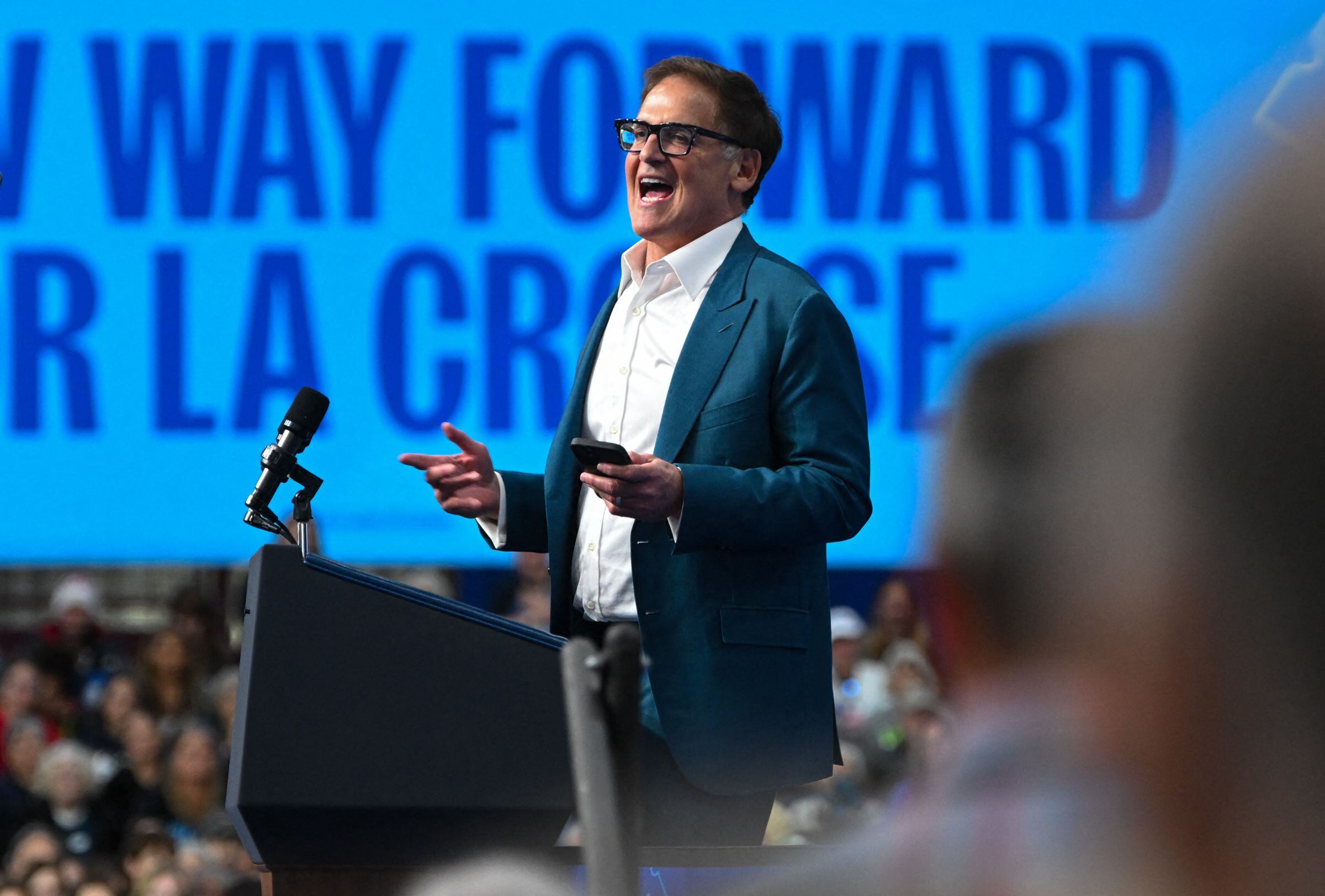 Mark Cuban se hizo famoso al fundar la empresa de transmisión de audio y video en línea Broadcast.com (Foto: Mandel NGAN / AFP)