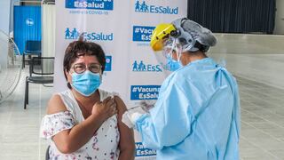 EsSalud inocula la segunda dosis contra el coronavirus en cuatro regiones del país 