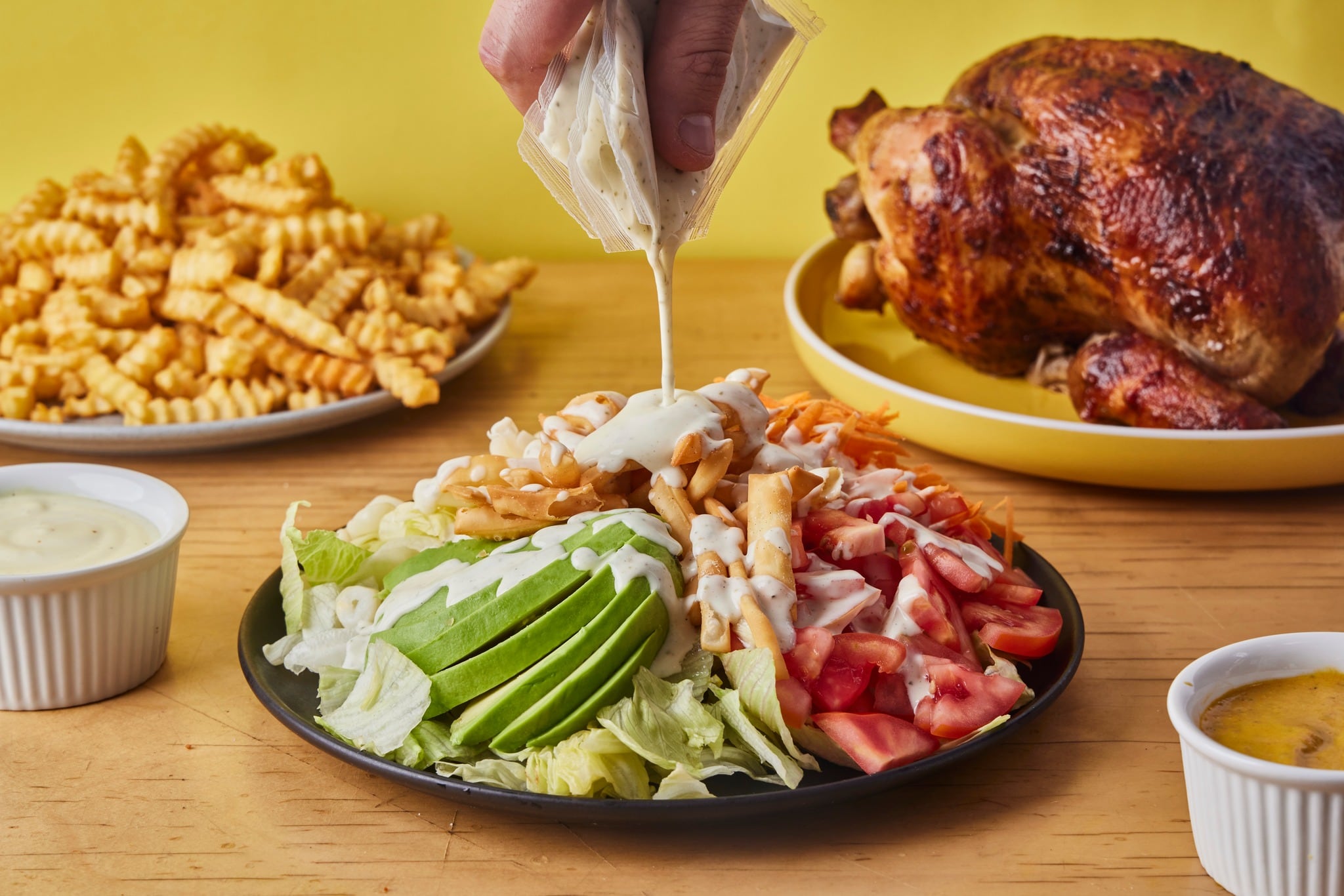 El 'dark kitchen' Yopo abrió su primer local físico. Conoce qué ofrece.