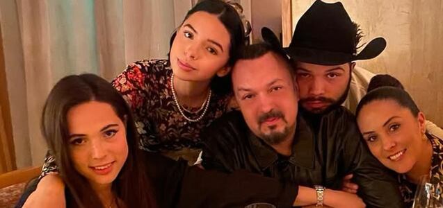 ¿Ángela Aguilar no celebró el Año Nuevo con Christian Nodal? Foto genera especulaciones