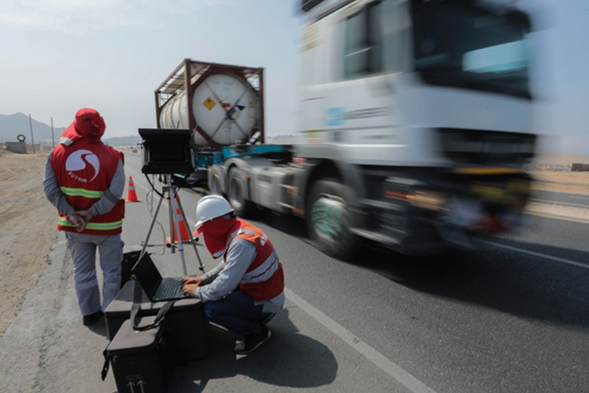 Sutran realiza de manera permanente la fiscalización del cumplimiento de los límites máximos de velocidad en carreteras, mediante el empleo de equipos cinemómetros, en 15 regiones del país.