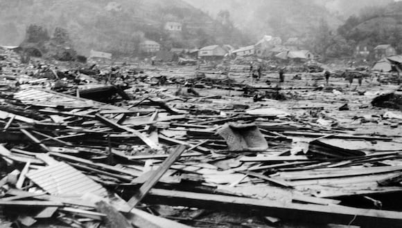 Vista el 05 de junio de 1960 de los restos del puerto de Corral, en la provincia de Valdivia, Chile, luego del terremoto y el maremoto que azotó la zona el 22 de mayo de 1960. (Foto de AFP)