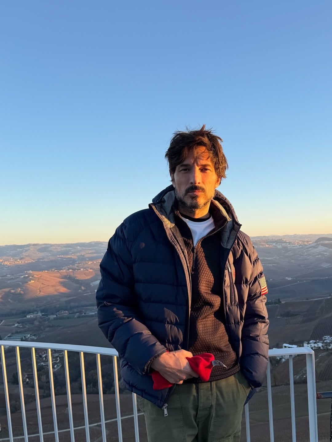 Andrés Velencoso forma parte del elenco de la película española "Dímelo bajito" de Amazon Prime Video (Foto: @andresvelencoso / Instagram)