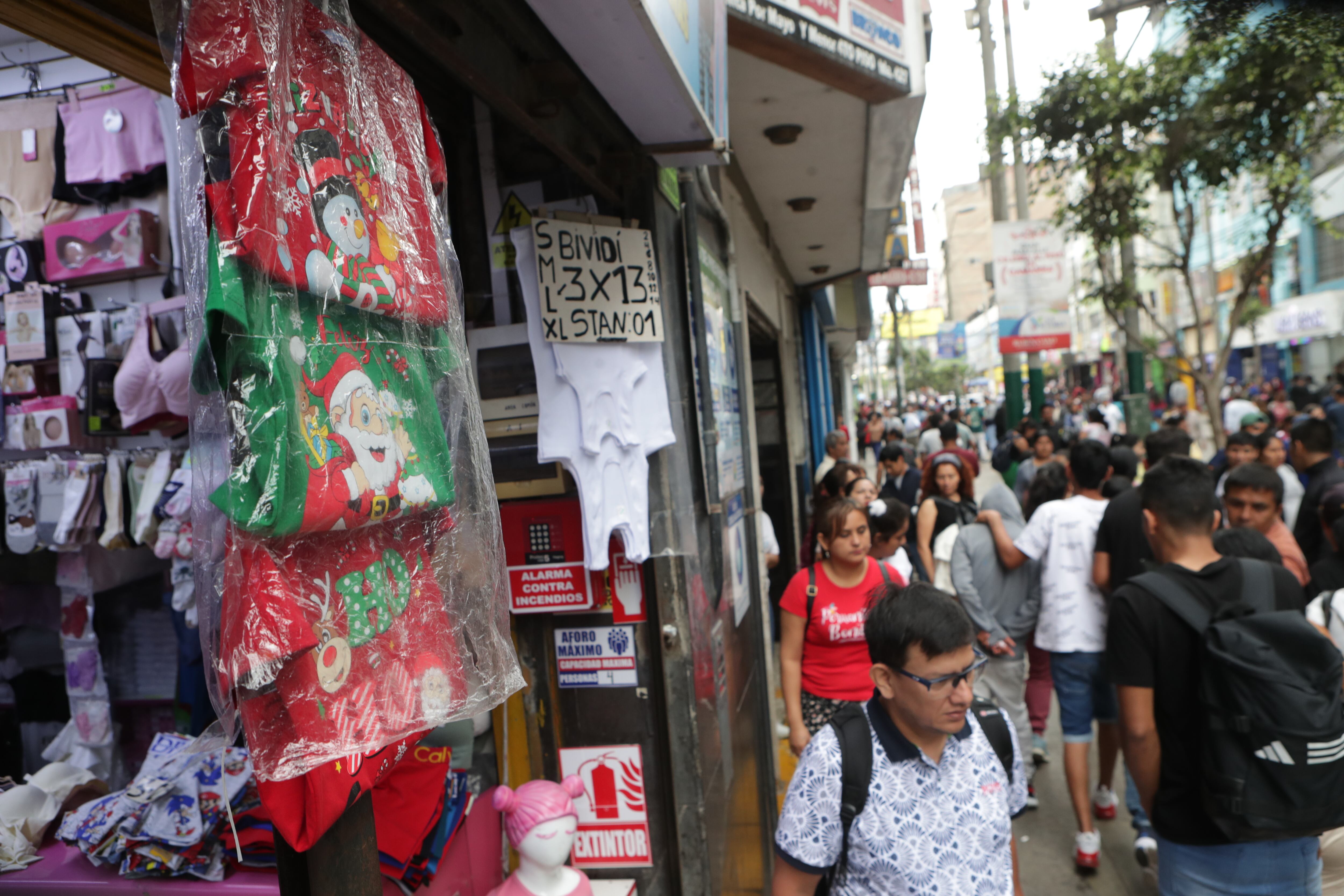 Noviembre es el mes de la campaña mayorista de fin de año, porque muchos comerciantes de provincias que compran mercadería para venderla en sus regiones. | FOTOS: ALESSANDRO CURRARINO / EL COMERCIO