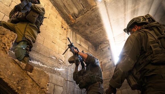 Soldados israelíes durante una operación militar en Rafah, el 8 de junio de 2024. (Foto del Ejército israelí / EFE)