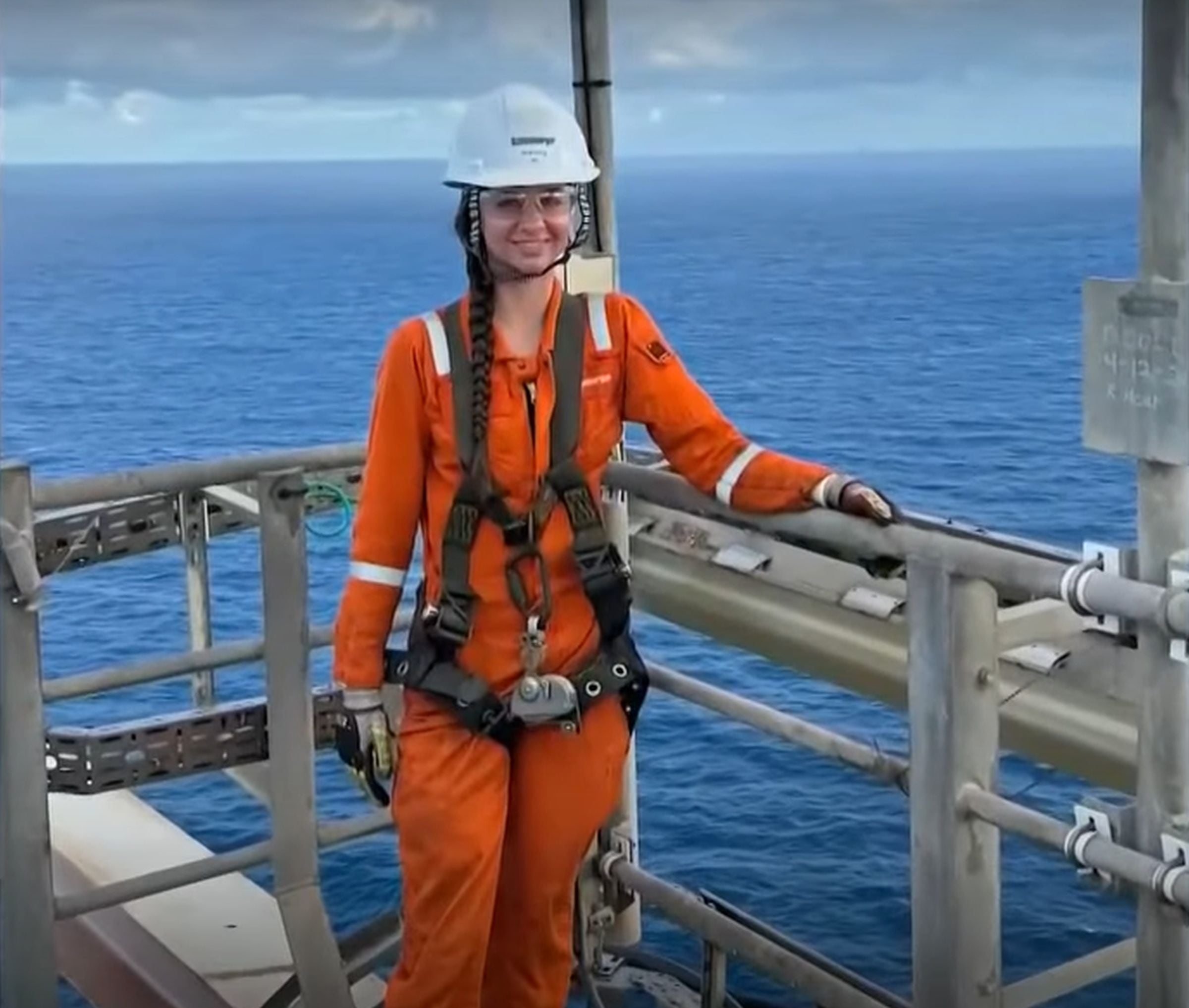 Esta imagen permite ver a Ashly Hinojos, la protagonista de esta historia. (Foto: Noticias Telemundo / YouTube)