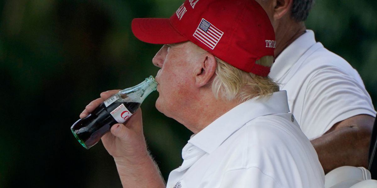 Trump tomando Coca Cola Light