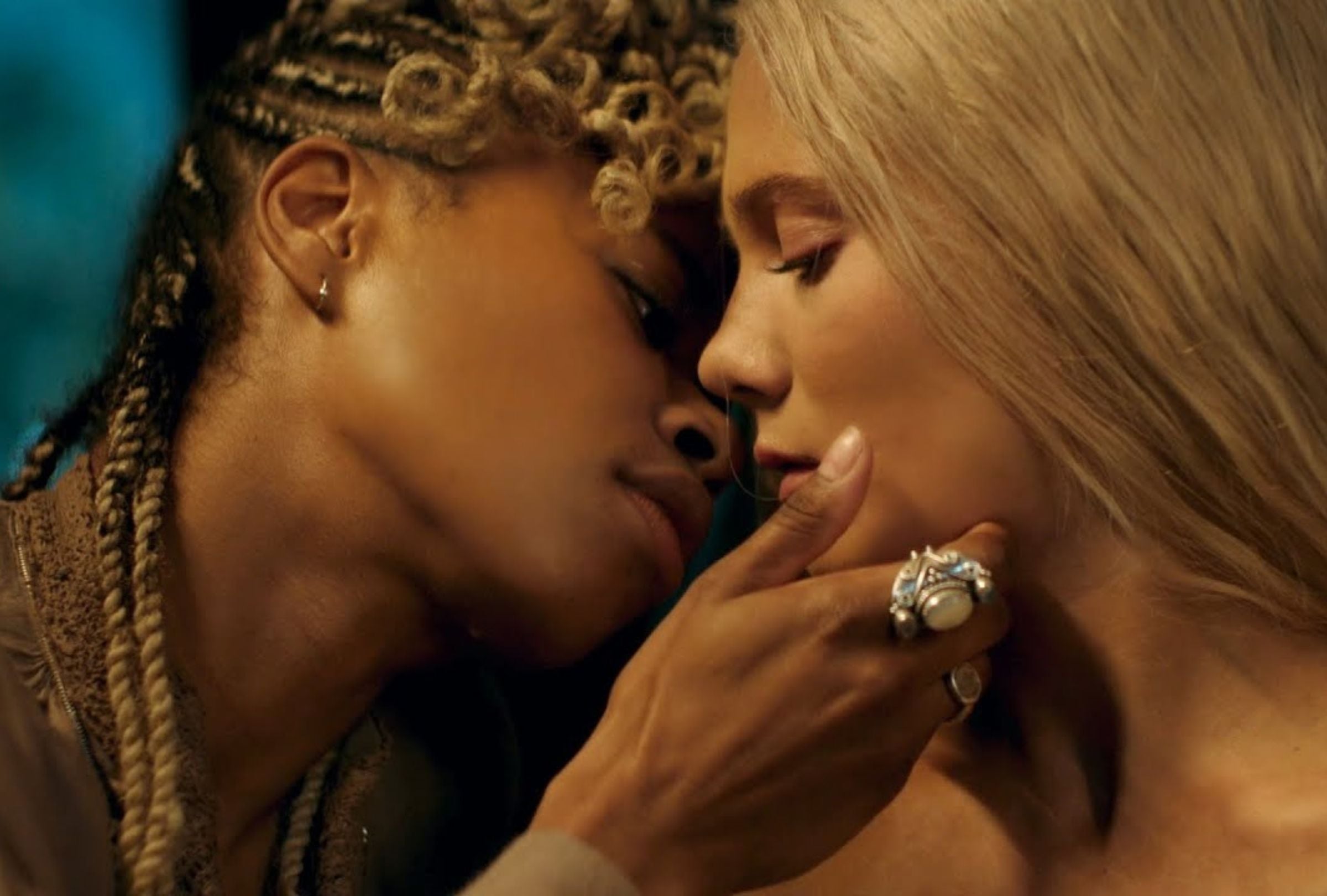 Christelle Elwin como Mistle y Freya Allan como Ciri en una escena crucial de la temporada 4 de "The Witcher" (Foto: Netflix)