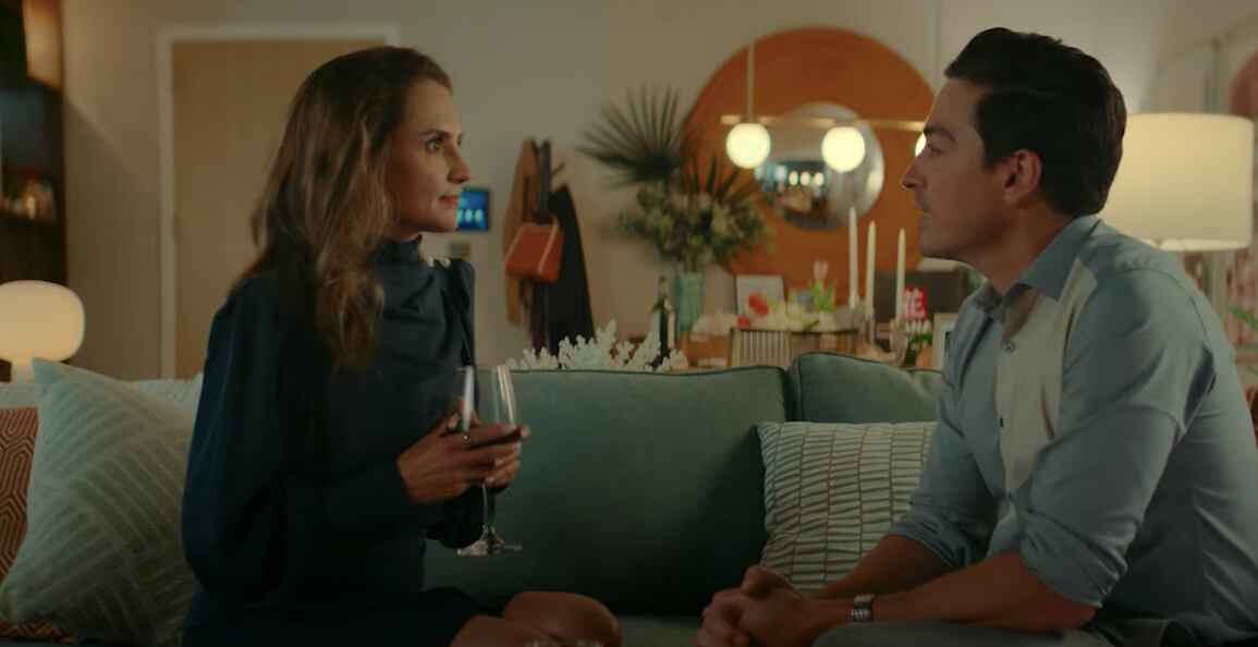 En lugar de proponerle matrimonio, John le dice que se va a mudar a otro estado (Foto: Netflix)