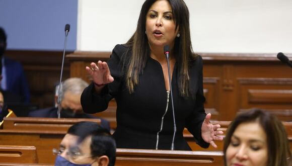 Patricia Chirinos dijo que Adrián Villafuerte es asesor de su despacho. (Foto: Congreso)
