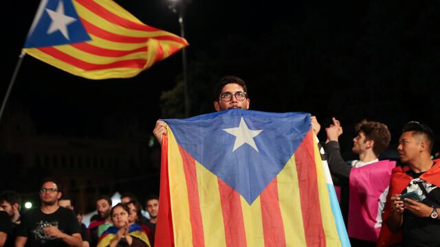 Acciones europeas suben, pero bolsa española cae arrastrada por crisis catalana