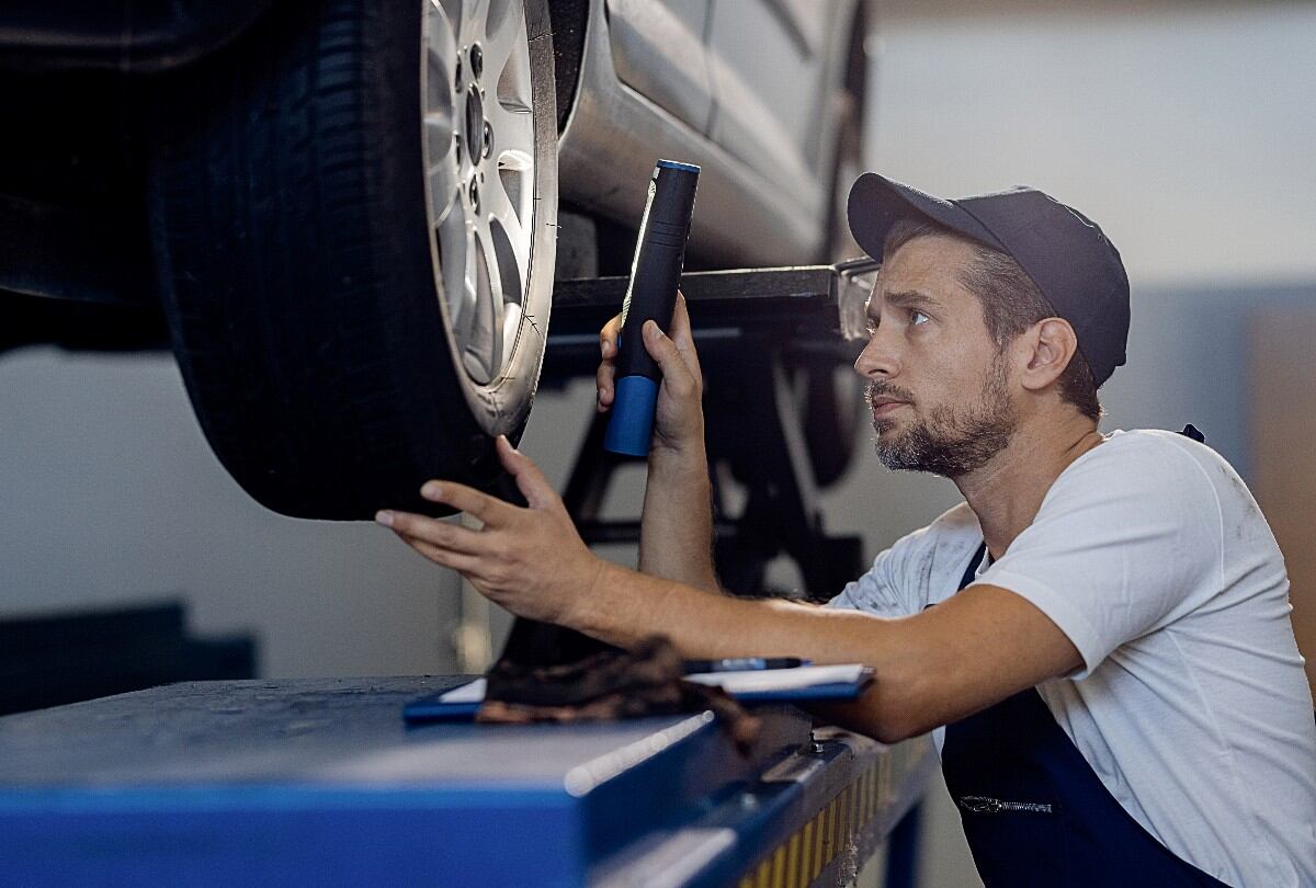 Un creador de contenido de EE. UU. compartió una herramienta online para reparar tu coche sin necesidad de recurrir a un profesional. (Foto referencial: Drazen Zigic / Freepik)