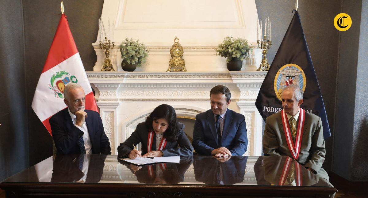 Presidenta del Poder Judicial, Janet Tello, suscribió los instrumentos en una breve ceremonia en la sede del Palacio de Justicia. (Foto: Britanie Arroyo / El Comercio)