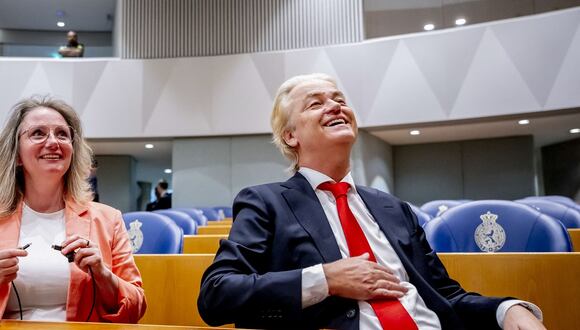 El líder del partido holandés de extrema derecha PVV, Geert Wilders, reacciona antes de un debate en la Cámara de Representantes, en La Haya el 22 de mayo de 2024. (Foto de Robin Utrecht / ANP / AFP)