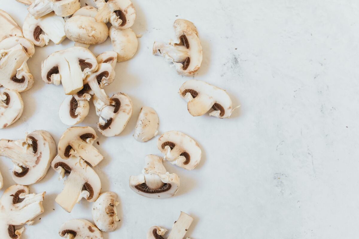 Conoce cuál es la manera correcta de lavar los champiñones para cualquier tipo de preparación. (Foto: Pexels/Polina Tankilevitch).
