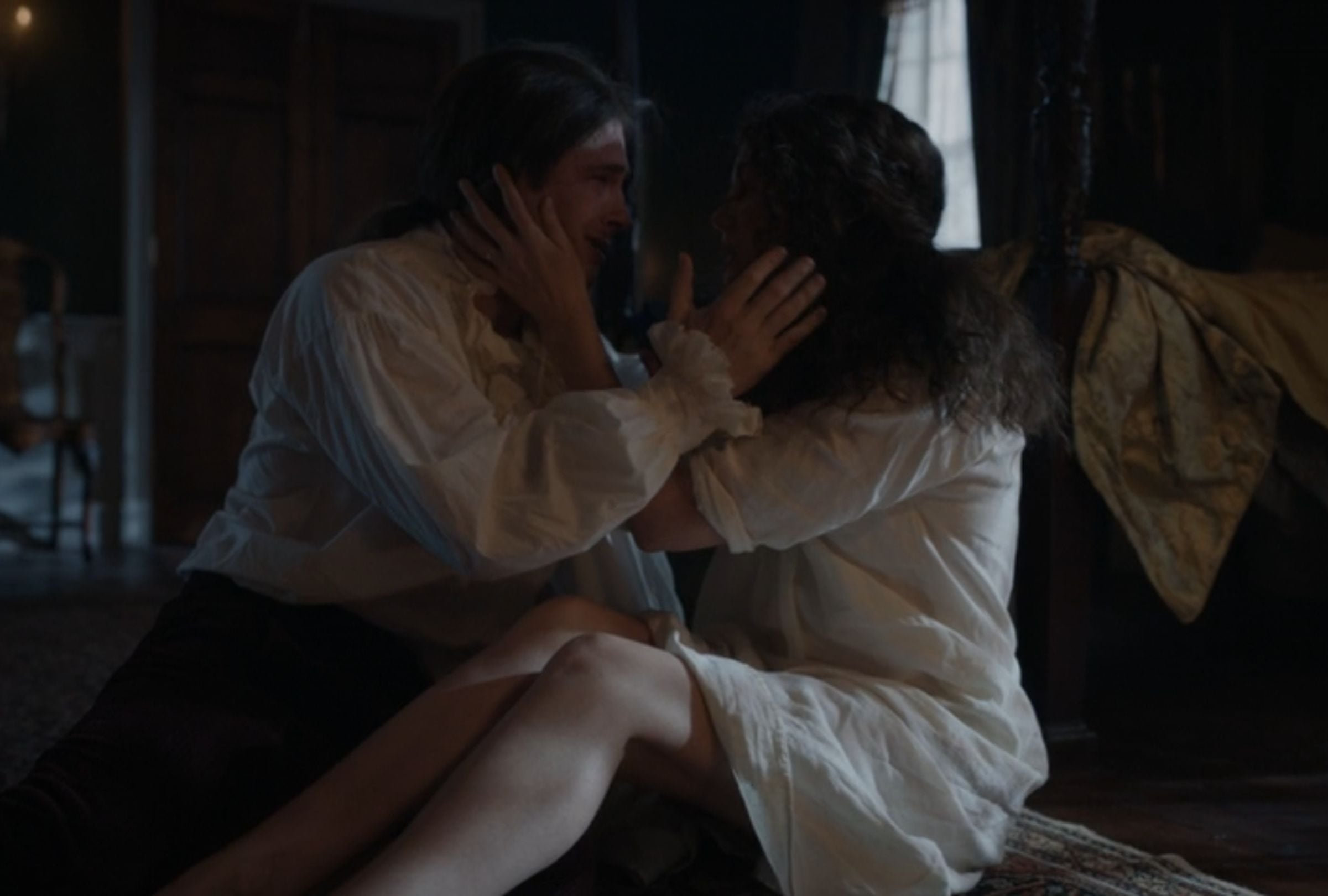 John y Claire nunca habían sido tan cercanos.. hasta ahora (Foto: Outlander / Starz)