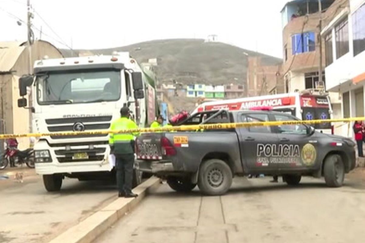 Al lugar del accidente llegaron Peritos de Criminalística y personal del Ministerio Público para levantar el cadáver. Foto: América Noticias