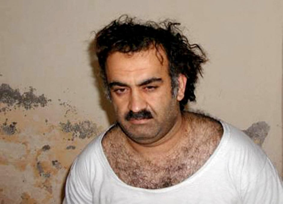 Esta foto, distribuida el 1 de marzo de 2003, muestra a Khalid Sheikh Mohammed, presunto organizador de los atentados del 11 de septiembre de 2001, poco después de su captura en Pakistán. (Fotografía cedida por el Gobierno de EE. UU. / AFP).