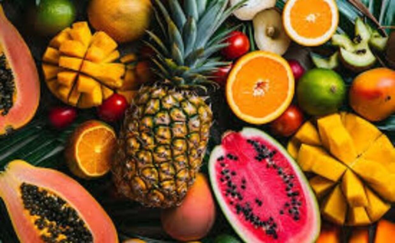 La biotina, también conocida como vitamina B7 o vitamina H, es esencial para las enzimas del cuerpo que descomponen diversas sustancias, incluyendo grasas y carbohidratos.