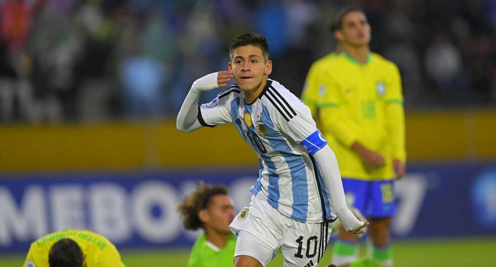 Argentina vs Brasil: Echeverri facturó un triplete en el Mundial Sub 17. (Foto: AFP)