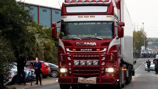 Reino Unido: admite el cargo de inmigración ilegal chofer del camión con 39 vietnamitas