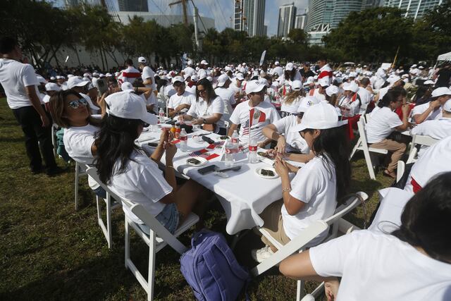 Los participantes, que se inscribieron por web, debieron seguir las reglas que iba indicando la organización de los Guinness. (Foto: Mario Zapata/ GEC)