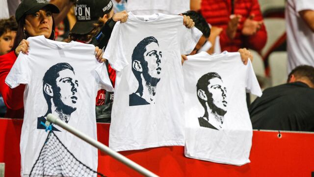 Niza homenajeó a Emiliano Sala: minuto de aplausos para el argentino durante un partido de la Ligue One
