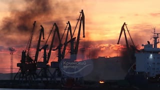 Ucrania asegura haber destruido el barco ruso Novocherkassk en un ataque en la península de Crimea | VIDEO