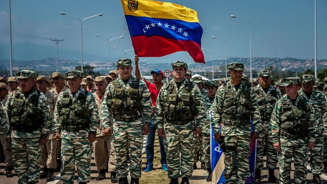 Más de 350.000 militares custodiarán el referendo en Venezuela por la disputa con Guyana