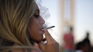 EE.UU.: Fumar marihuana ya es legal en Washington