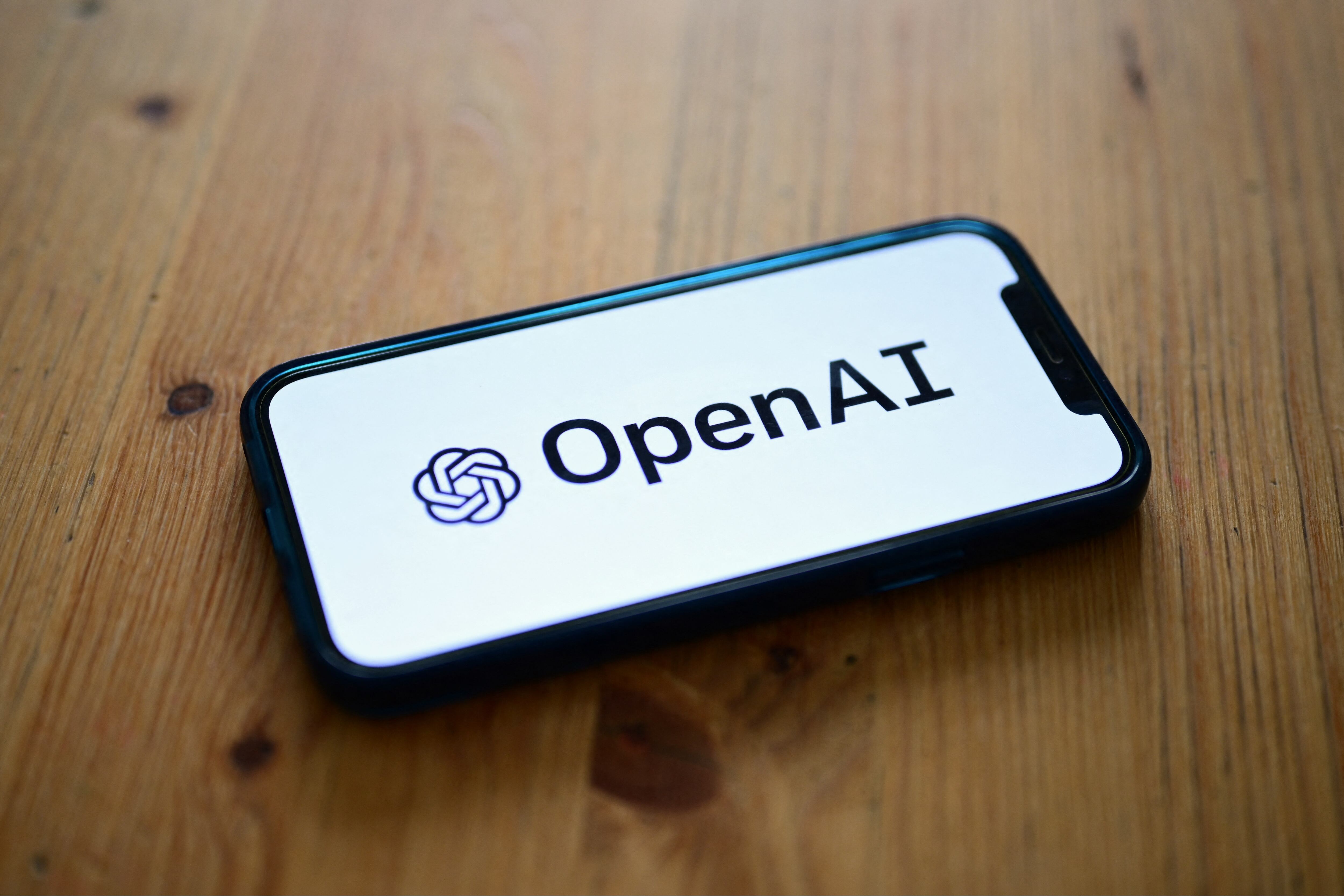 OpenAI lidera el uso de la inteligencia artificial con su herramienta ChatGPT. (Foto: AFP)
