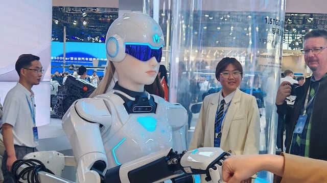 AiMoga, el robot humanoide de Chery que vende carros y se roba las miradas en el Autoshow Shanghái 2025