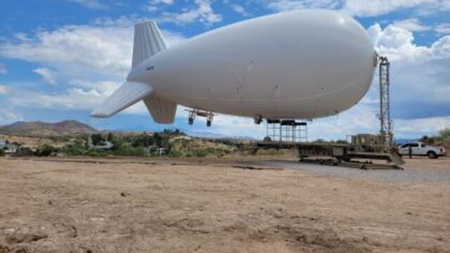 EE.UU. despliega aerostato de vigilancia en la frontera de Arizona con México