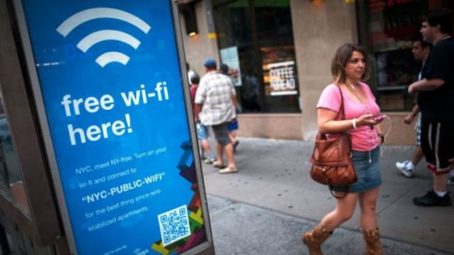 Nueva York cambiará teléfonos públicos por puntos de Wifi