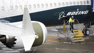 Trump sugiere a Boeing que arregle algunos aspectos y cambie el nombre de su avión 737 MAX