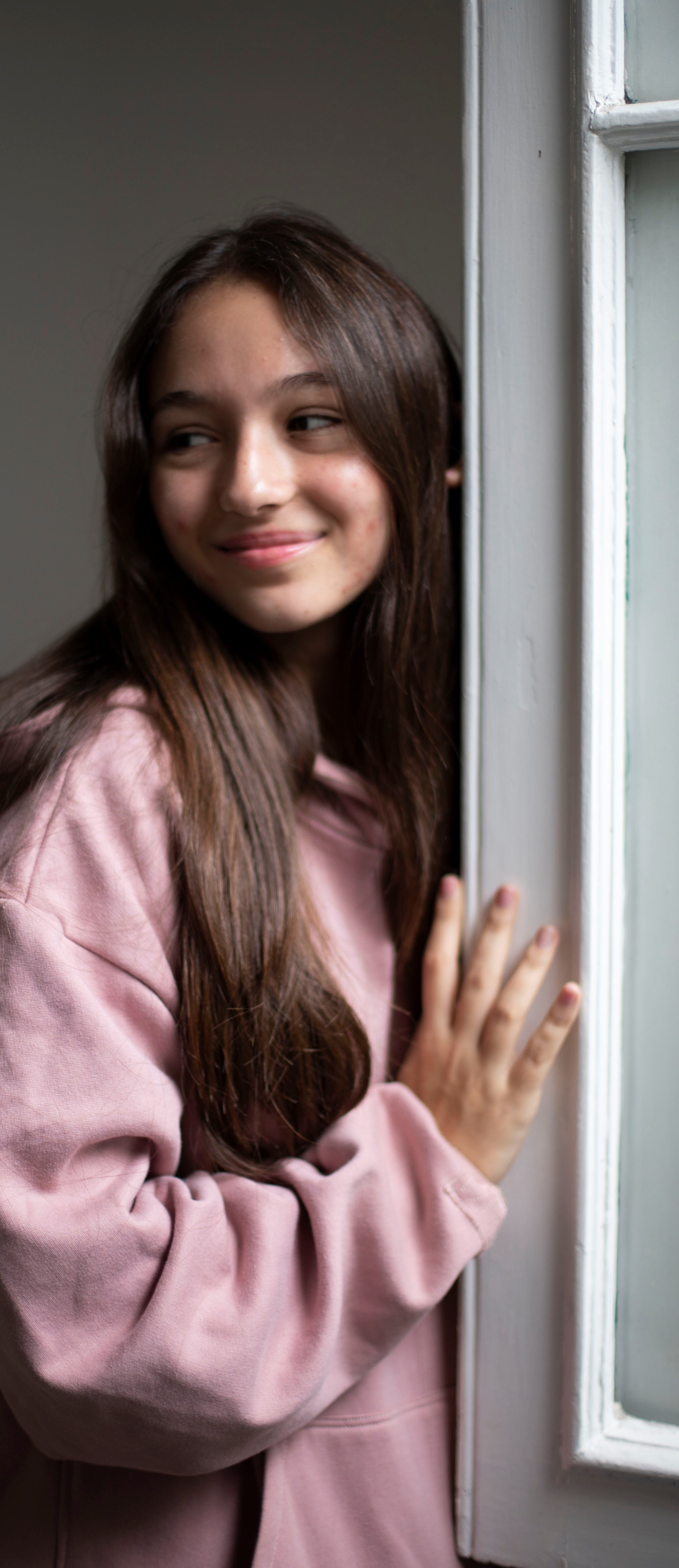 Alexia Barnechea habla con la seguridad de alguien que ya conoce cómo tratar con los medios. Pero detrás de esa máscara, hay una adolescente con sentido del humor. En varios momentos de la entrevista se le escuchó decir la ahora célebre frase "Dio' mío, qué está pasando con este suceso".