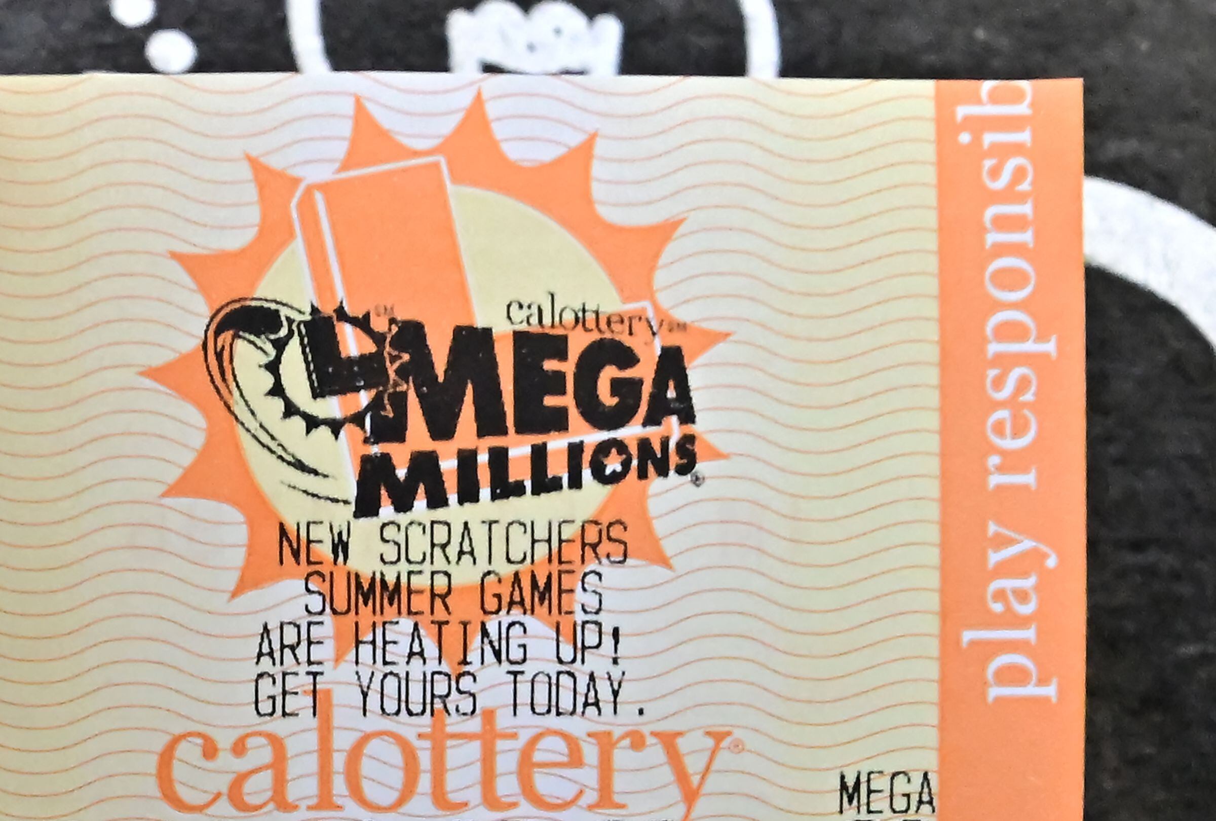 En esta nota podrás averiguar cuál es el gran premio estimado en el Mega Millions para este martes 29 de abril. (Foto: Frederic J. Brown / AFP)