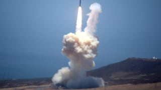 EE.UU. prueba con éxito su sistema para interceptar misiles de Corea del Norte