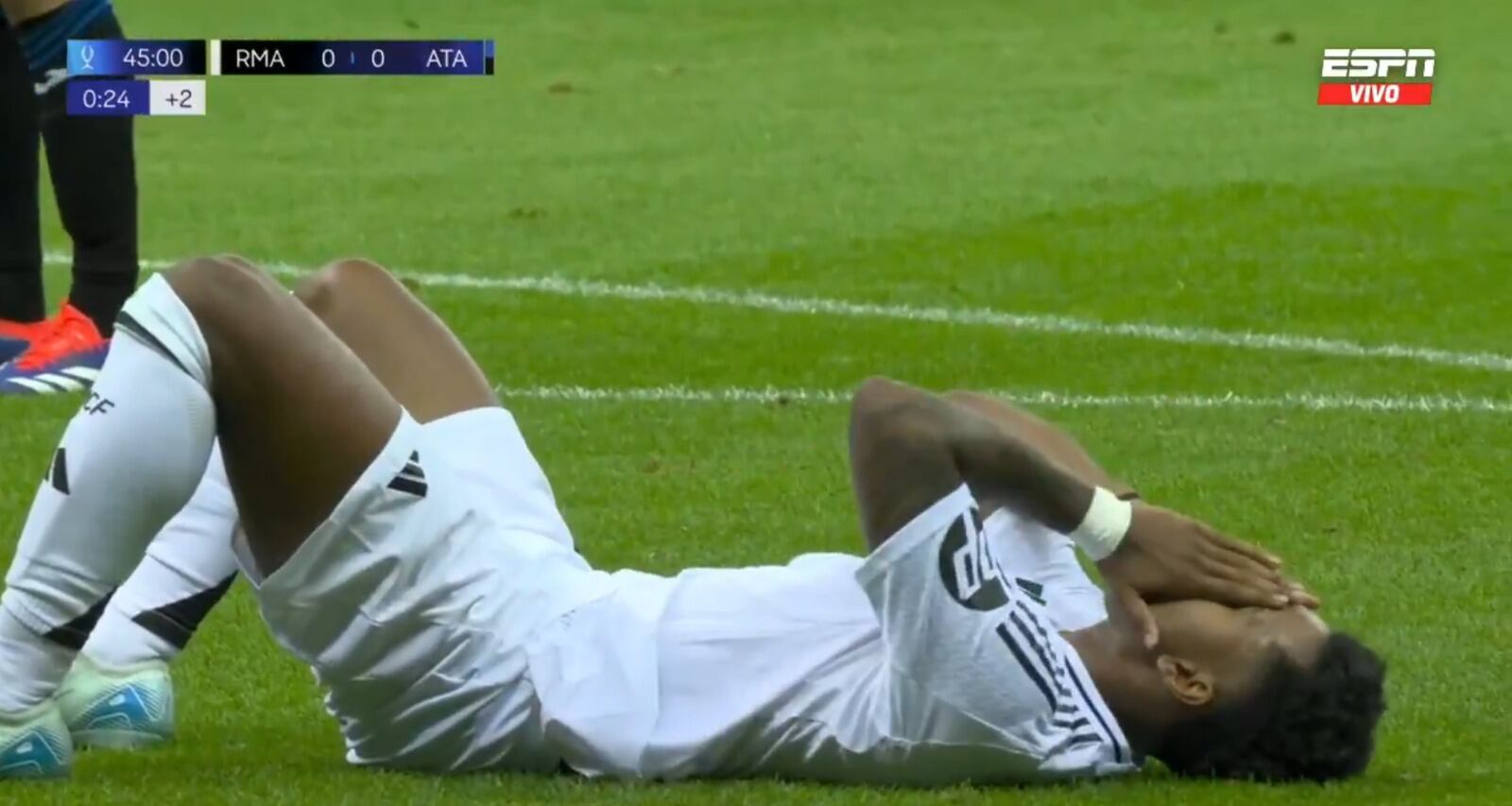 Rodrygo quedó mano a mano con Juan Musso y mandó la pelota al travesaño. Mira la clara ocasión de gol que perdió en el Estadio Nacional de Varsovia. (Foto: ESPN)