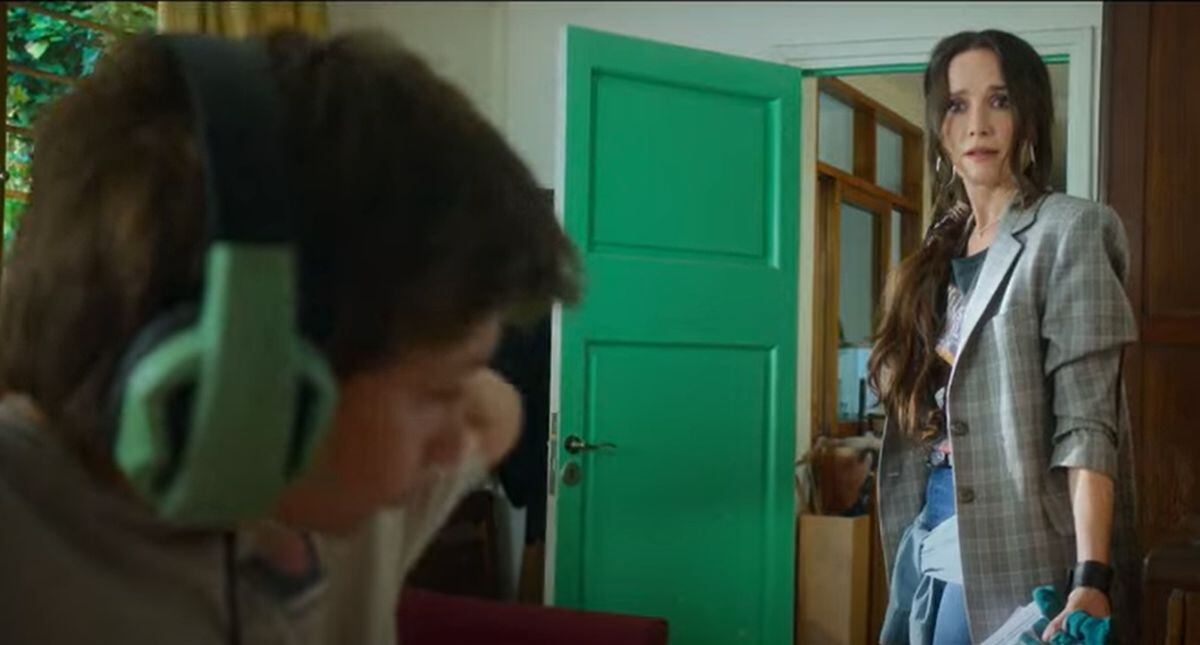 En "Campamento con mamá", Patri no se lleva bien su hijo adolescente (Foto: 100 Bares / Netflix)