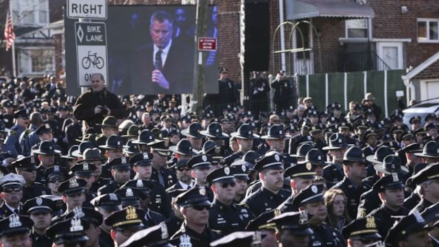 Policías dieron la espalda al alcalde de Nueva York [VIDEO]