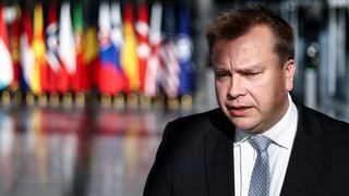 Ministro de Defensa de Finlandia se toma dos meses de baja por paternidad